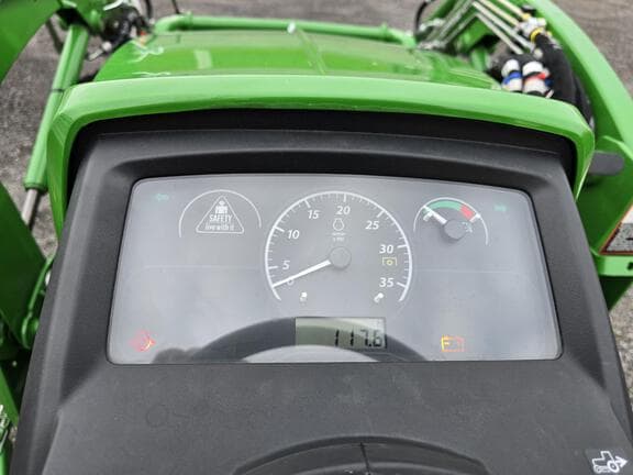 Image of John Deere 2025R equipment image 2