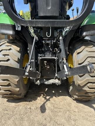 Image of John Deere 2025R equipment image 4