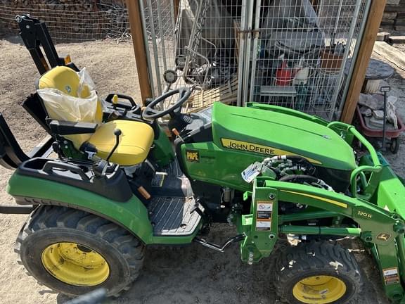 Image of John Deere 2025R equipment image 1