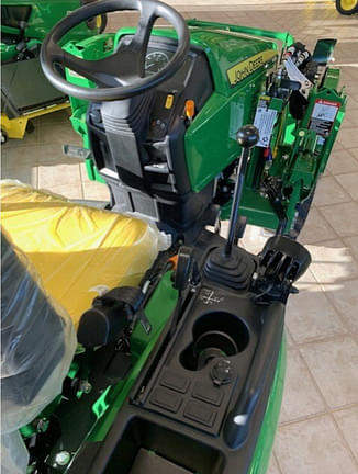 Image of John Deere 2025R equipment image 4