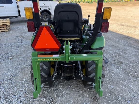 Image of John Deere 2025R equipment image 3
