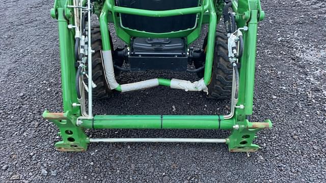 Image of John Deere 2025R equipment image 3