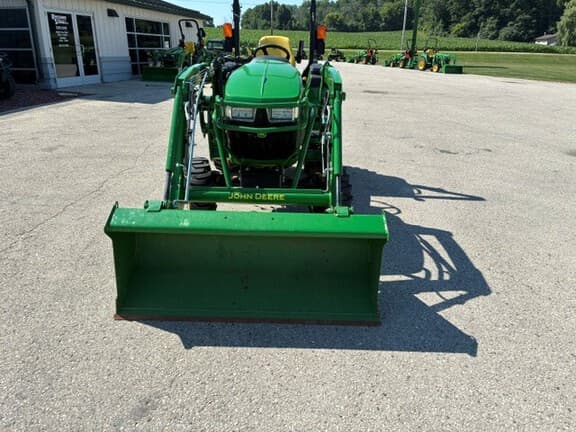 Image of John Deere 2032R equipment image 4