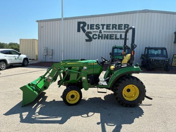 Image of John Deere 2032R equipment image 1