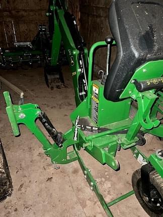 Image of John Deere 2032R equipment image 4
