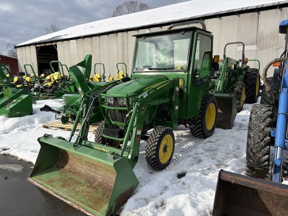 Image of John Deere 2032R equipment image 1