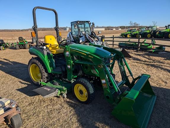 Image of John Deere 2032R equipment image 4