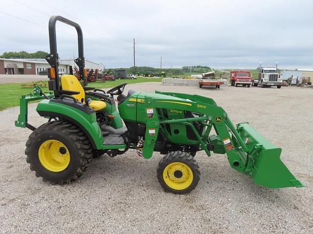 Image of John Deere 2032R equipment image 4