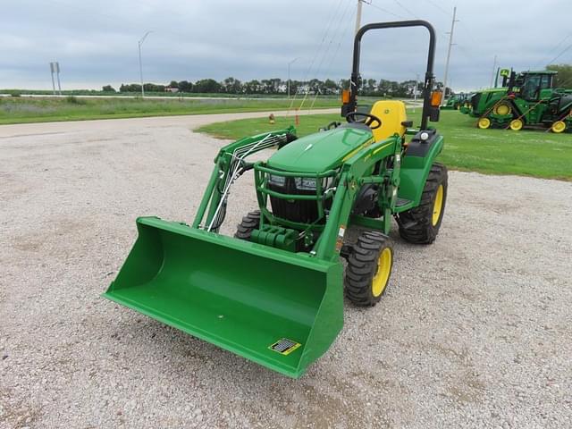 Image of John Deere 2032R equipment image 1