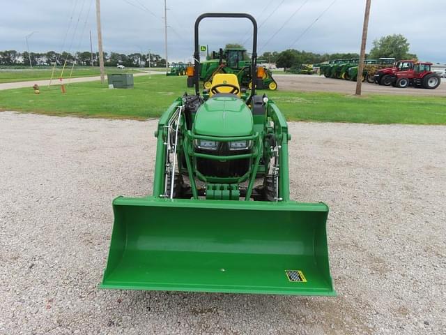 Image of John Deere 2032R equipment image 2