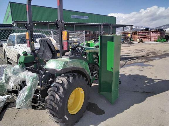 Image of John Deere 2032R equipment image 2