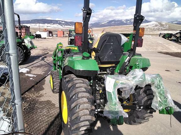 Image of John Deere 2032R equipment image 3