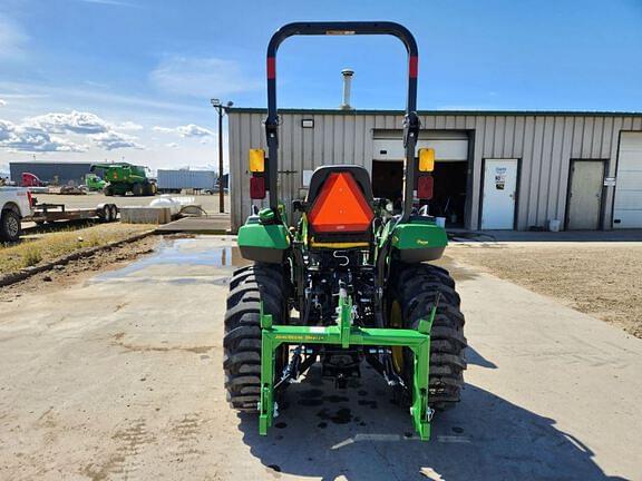 Image of John Deere 2032R equipment image 3