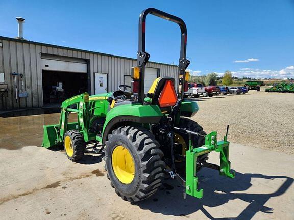 Image of John Deere 2032R equipment image 4