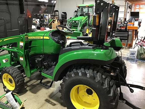 Image of John Deere 2032R equipment image 1