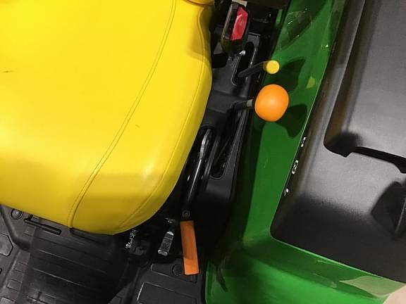 Image of John Deere 2032R equipment image 3