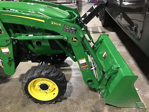 Image of John Deere 2032R equipment image 4