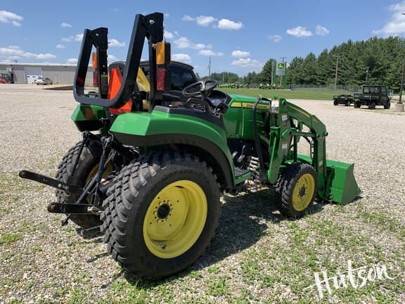 Image of John Deere 2032R equipment image 2