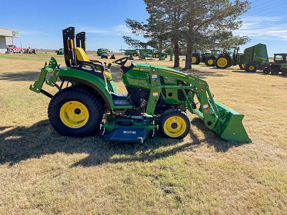 Image of John Deere 2032R equipment image 3