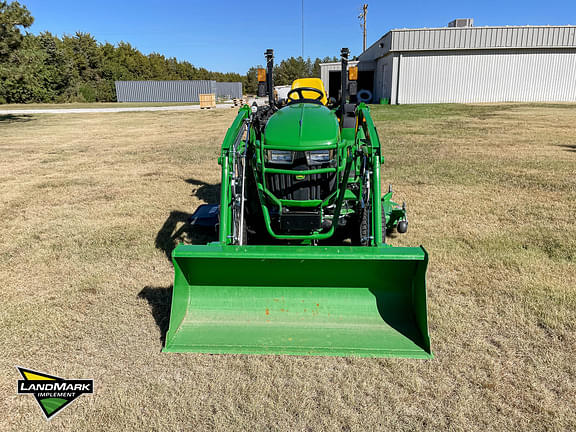 Image of John Deere 2032R equipment image 1