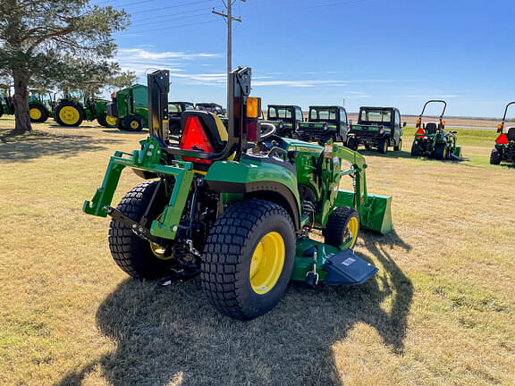 Image of John Deere 2032R equipment image 4