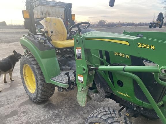 Image of John Deere 2032R equipment image 4