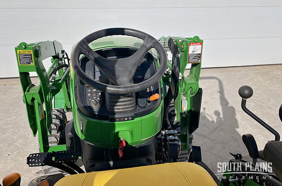 Image of John Deere 2032R equipment image 4