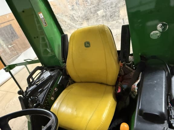 Image of John Deere 2032R equipment image 3