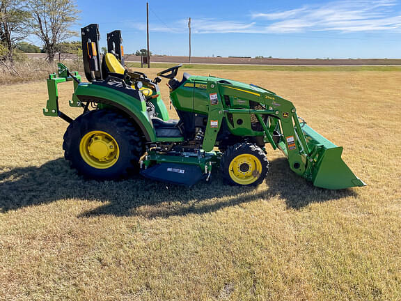 Image of John Deere 2032R equipment image 3