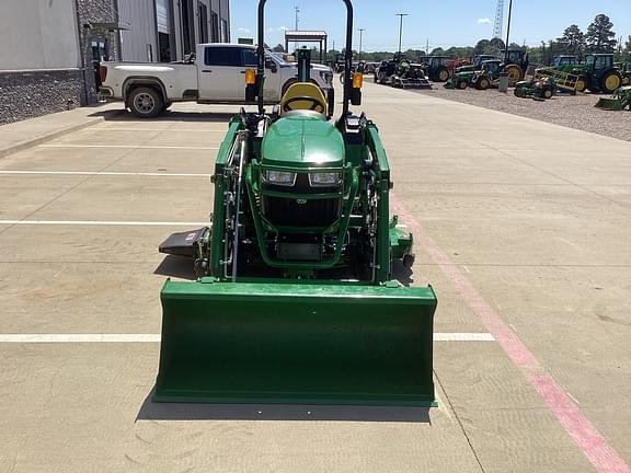 Image of John Deere 2032R equipment image 2
