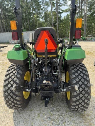 Image of John Deere 2032R equipment image 4