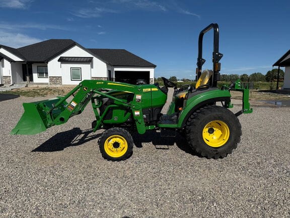 2023 John Deere 2032R Equipment Image0