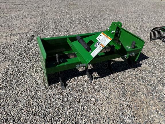 Image of John Deere 2032R equipment image 2