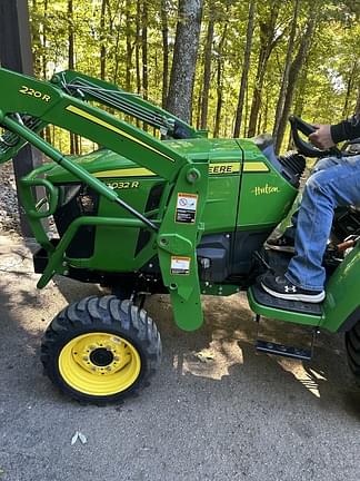 Image of John Deere 2032R equipment image 2