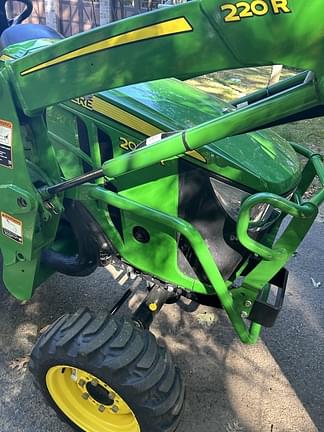 Image of John Deere 2032R equipment image 3