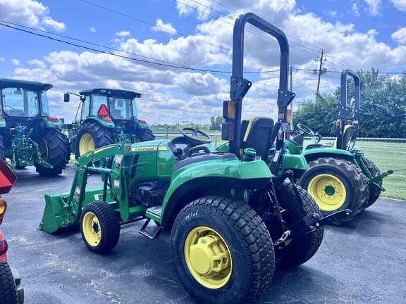 Image of John Deere 2032R equipment image 4