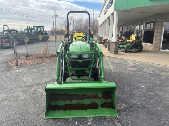 Image of John Deere 2032R equipment image 1