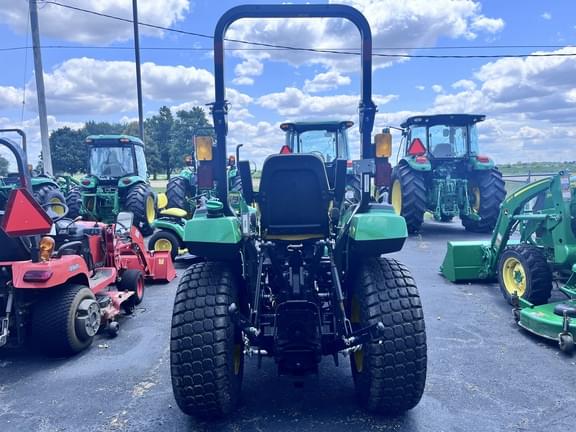 Image of John Deere 2032R equipment image 2