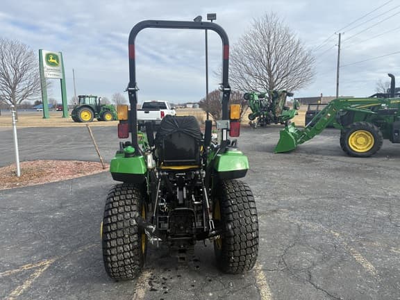 Image of John Deere 2032R equipment image 4