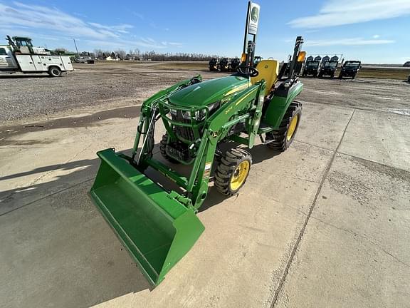 Image of John Deere 2032R equipment image 3