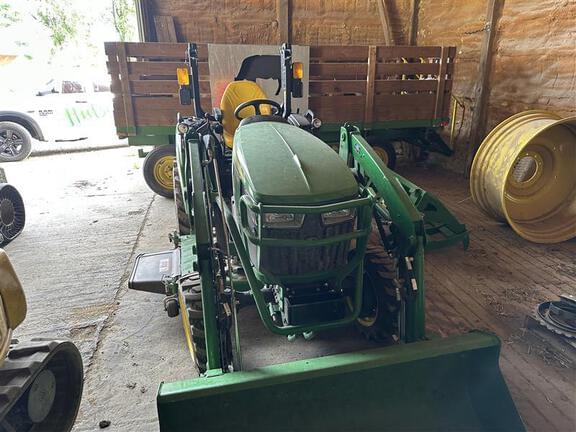 Image of John Deere 2032R equipment image 1