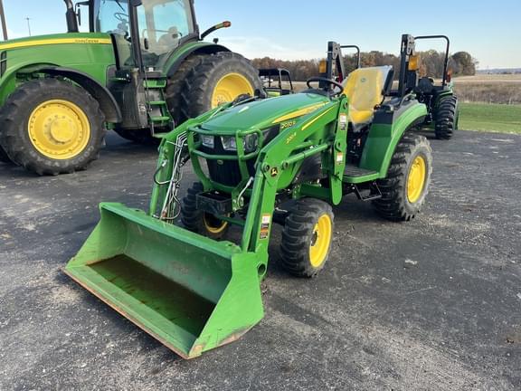 Image of John Deere 2032R equipment image 1
