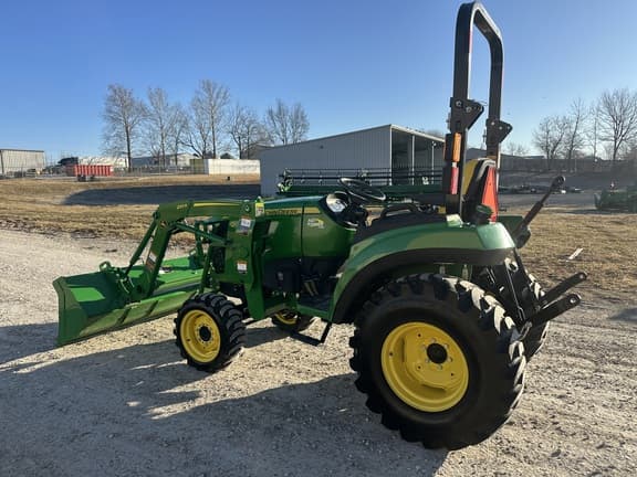 Image of John Deere 2032R equipment image 4