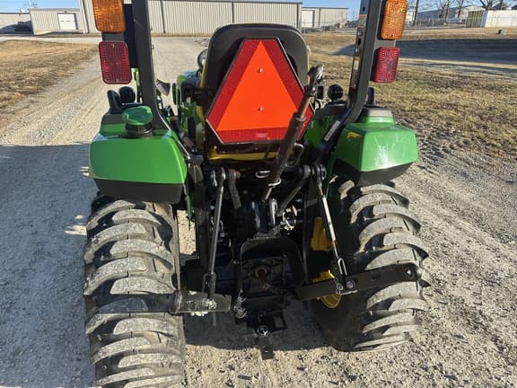 Image of John Deere 2032R equipment image 3