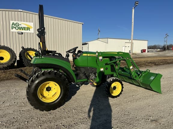 Image of John Deere 2032R equipment image 2
