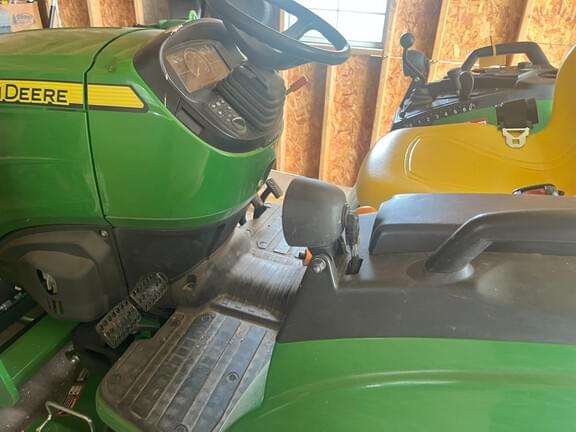 Image of John Deere 2032R equipment image 2