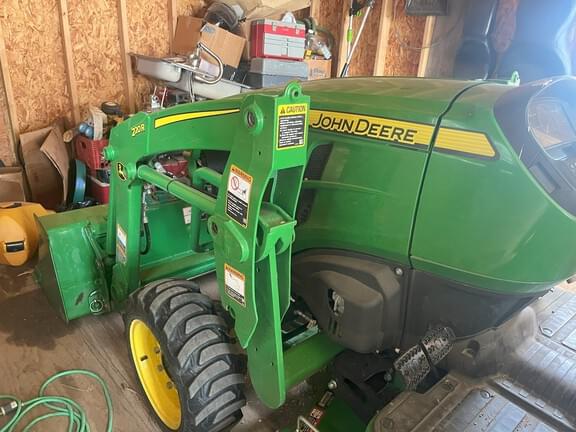 Image of John Deere 2032R equipment image 4