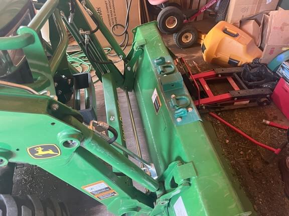 Image of John Deere 2032R equipment image 1