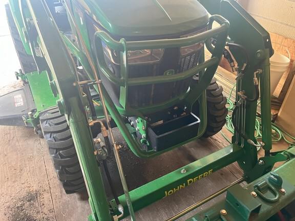 Image of John Deere 2032R equipment image 3