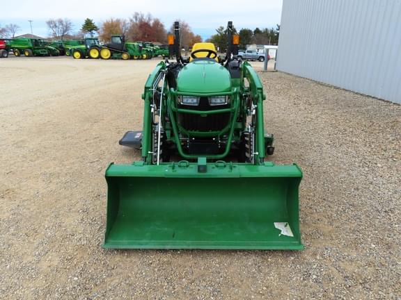Image of John Deere 2032R equipment image 3